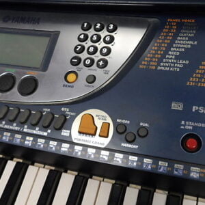 Dan organ Yamaha PSR 270 3