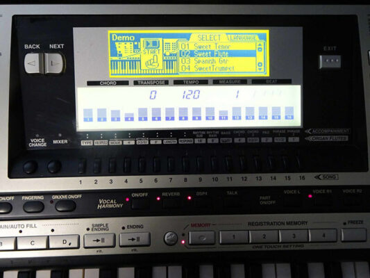 Đàn organ Yamaha PSR-740