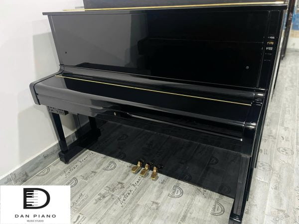 Yamaha U1G