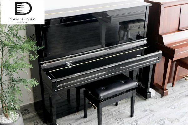 Yamaha U300