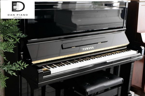 Yamaha U300