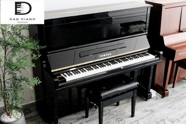 Yamaha U300